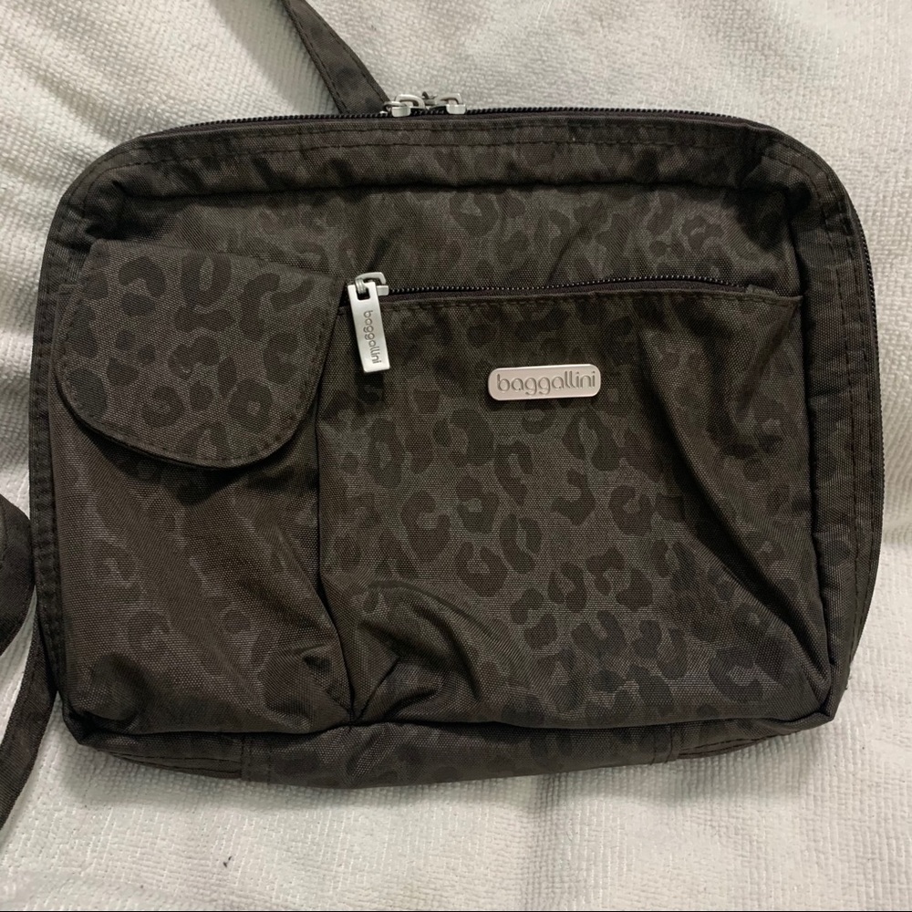 Baggallini Cheetah Print Crossbody Belt Bag - Picture 2 of 4